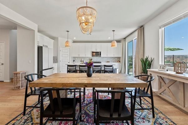 Chandelier, Dining room, Interior, Kitchen, Pendant Lights, Recessed Lighting, Wood Texture Flooring