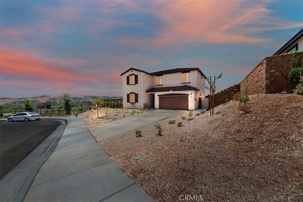 Attached, Exterior, Facade, Mediterranean