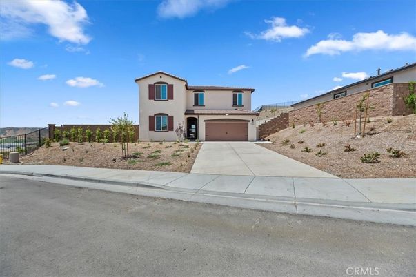 Attached, Exterior, Facade, Mediterranean