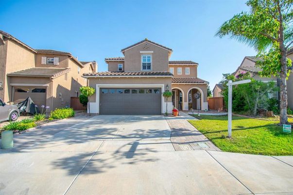 Attached, Exterior, Facade, Mediterranean