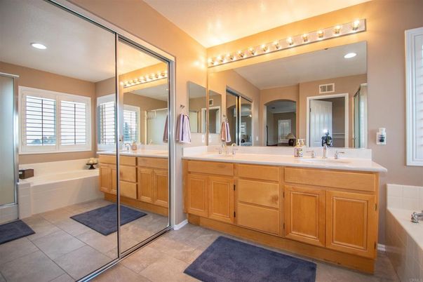 Bathroom, Dual Sink Vanities, Interior, Recessed Lighting