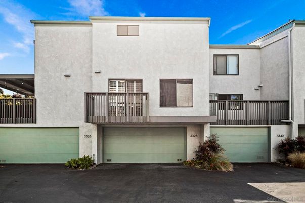 Attached, Exterior, Facade, Modern