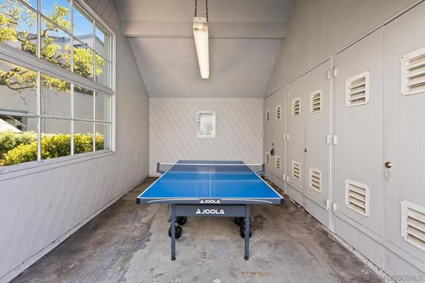 Game Room, Interior
