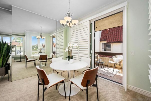 Chandelier, Dining room, Interior, Pendant Lights