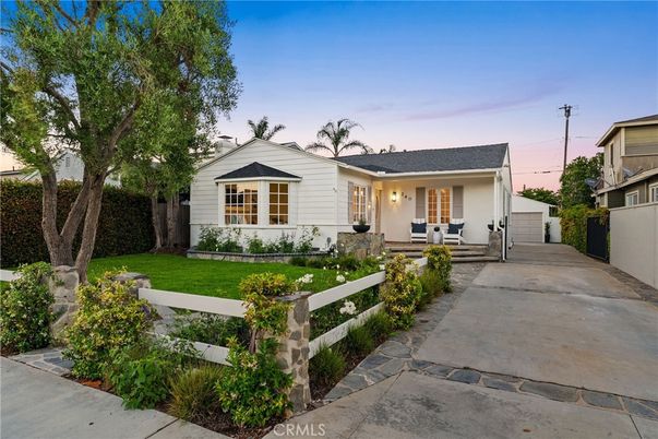 Backyard, Exterior, Facade, Ranch