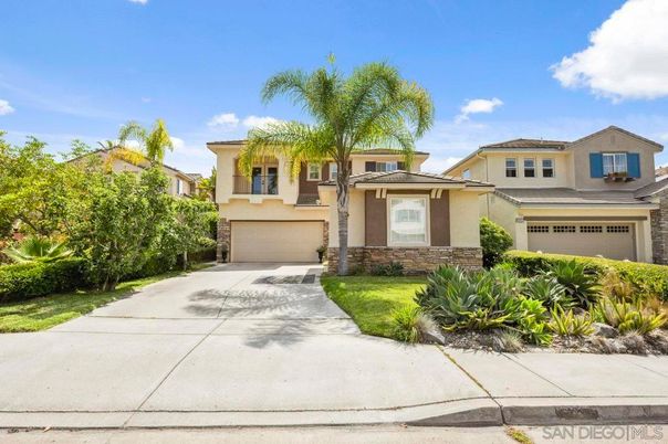 Attached, Exterior, Facade, Mediterranean