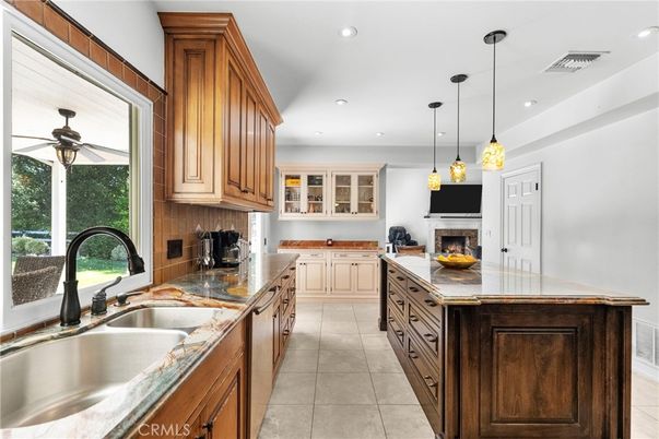 Fireplace, Interior, Kitchen, Pendant Lights, Recessed Lighting