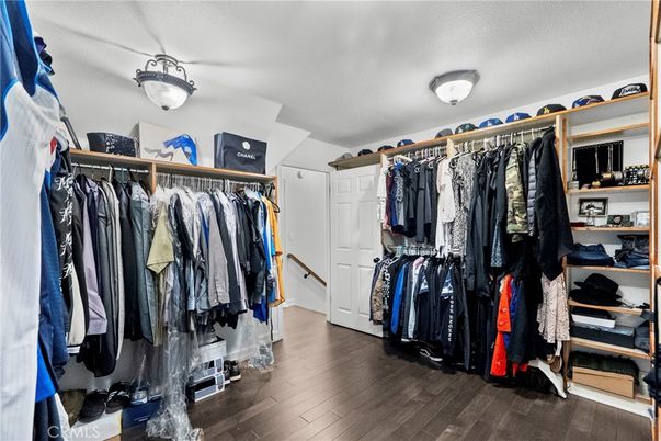 Interior, Walk-in Closets, Wood Texture Flooring