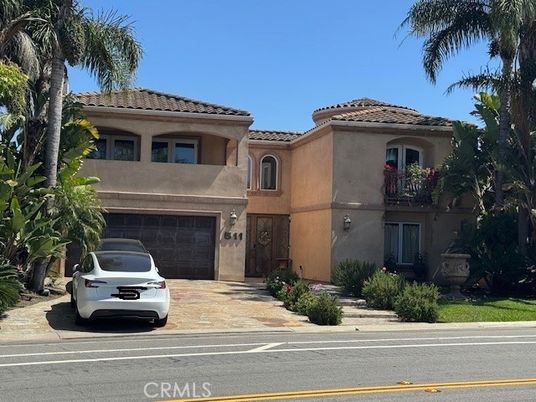 Attached, Exterior, Facade, Mediterranean