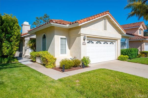Attached, Exterior, Facade, Mediterranean