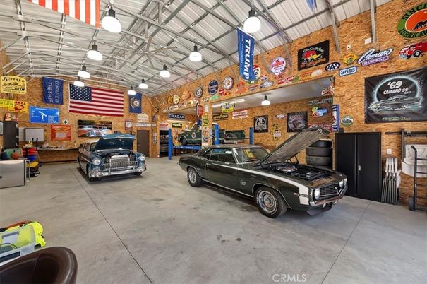 Garage, Interior