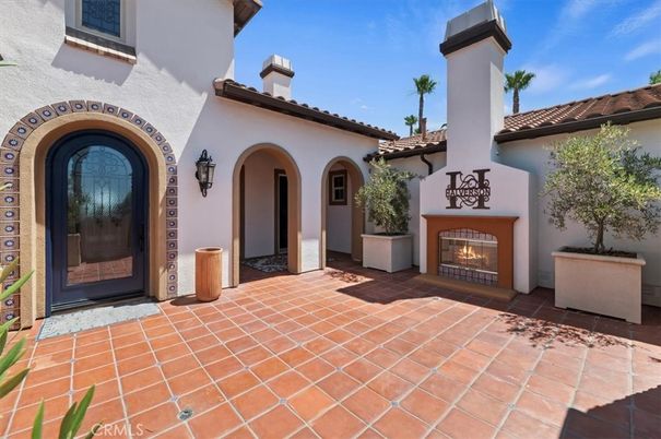 Exterior, Fireplace