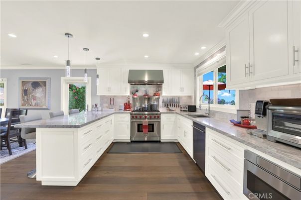 Dining room, Interior, Kitchen, Pendant Lights, Recessed Lighting, Stainless Steel Appliances, Wood Texture Flooring