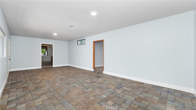 Empty room, Interior, Recessed Lighting
