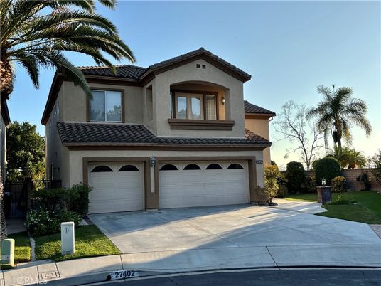 Attached, Exterior, Facade, Mediterranean