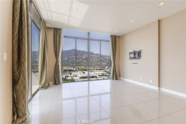 Empty room, Interior, Recessed Lighting