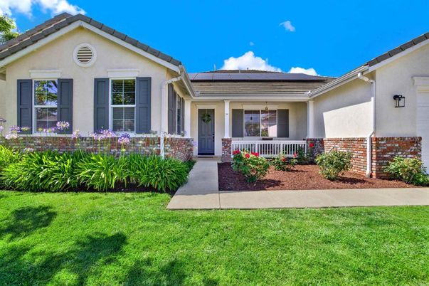 Backyard, Exterior, Facade, Solar Panels, Ranch