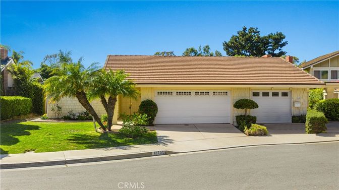 Attached, Exterior, Facade, Ranch