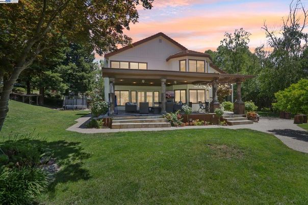 Backyard, Exterior, Facade, Farmhouse