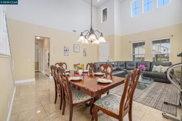 Chandelier, Dining room, Interior, Living room