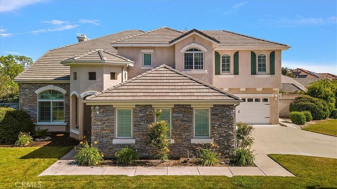 Attached, Exterior, Facade, Mediterranean
