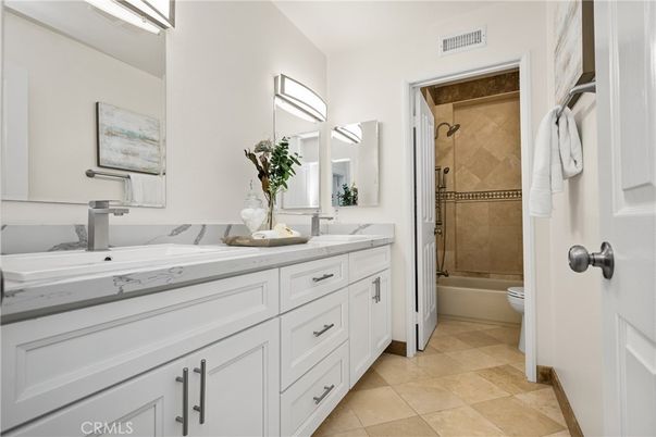 Bathroom, Dual Sink Vanities, Interior