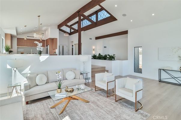 Chandelier, Interior, Kitchen, Living room, Pendant Lights, Recessed Lighting, Wood Texture Flooring
