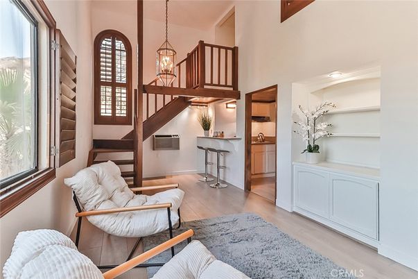 Interior, Pendant Lights, Wood Texture Flooring