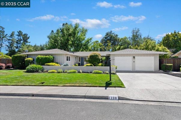 Attached, Exterior, Facade, Ranch