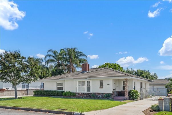 Backyard, Exterior, Facade, Ranch
