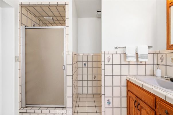 Bathroom, Interior, Tile Countertops