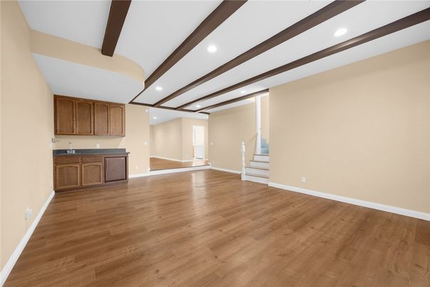 Empty room, Interior, Recessed Lighting, Wooden Beams, Wood Texture Flooring