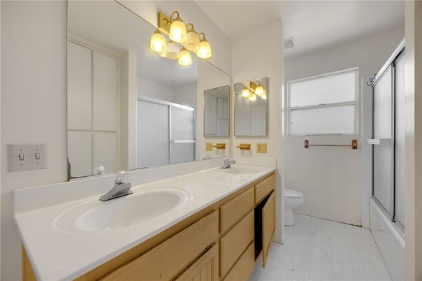 Bathroom, Dual Sink Vanities, Interior