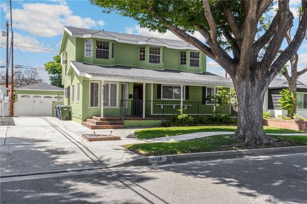 Detached Garage, Exterior, Facade, American Foursquare