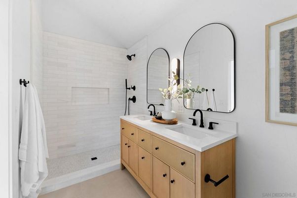 Bathroom, Dual Sink Vanities, Interior