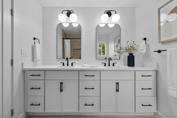 Bathroom, Dual Sink Vanities, Interior