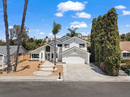 Attached, Exterior, Facade, American Craftsman