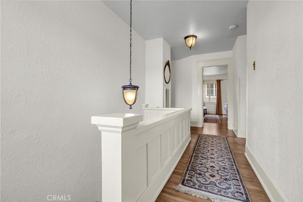 Interior, Pendant Lights, Wood Texture Flooring