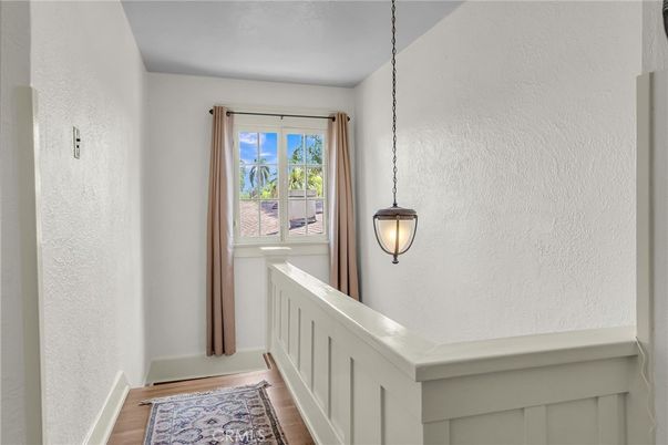 Interior, Pendant Lights, Wood Texture Flooring