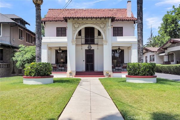 Exterior, Facade, Mediterranean