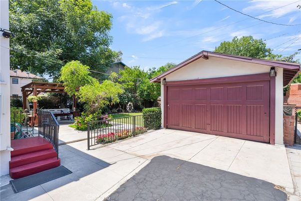 Detached Garage, Exterior