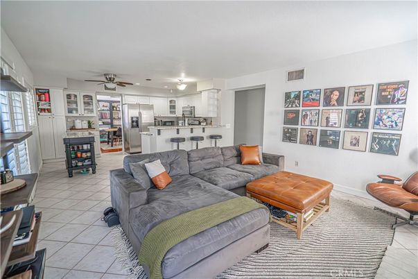 Interior, Kitchen, Living room, Stainless Steel Appliances