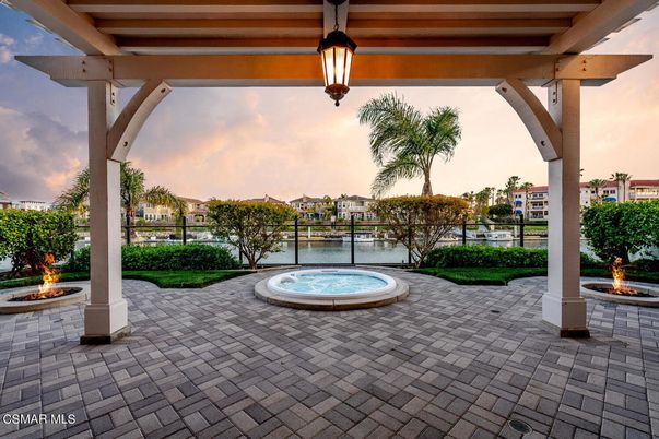 Exterior, Pool, Water