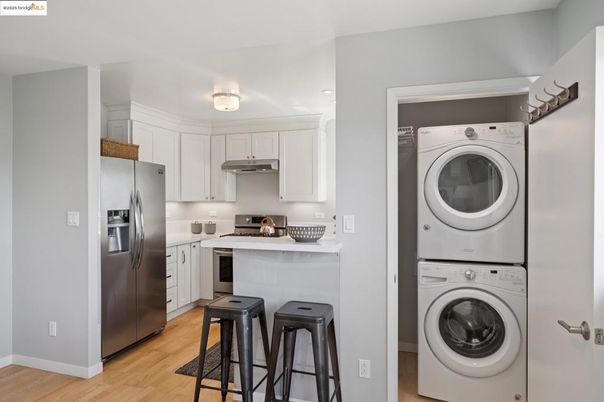 Interior, Kitchen, Utility Closets, Washer, Wood Texture Flooring