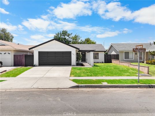 Attached, Exterior, Facade, Ranch