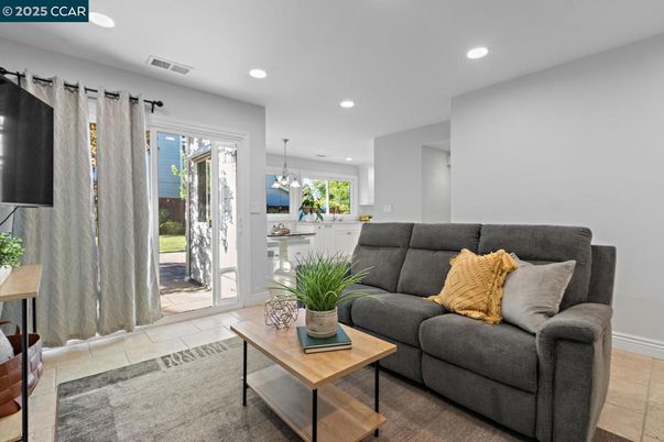 Interior, Living room, Pendant Lights, Recessed Lighting