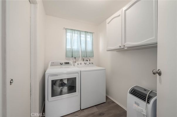 Interior, Washer, Wood Texture Flooring