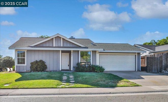 Attached, Exterior, Facade, Ranch