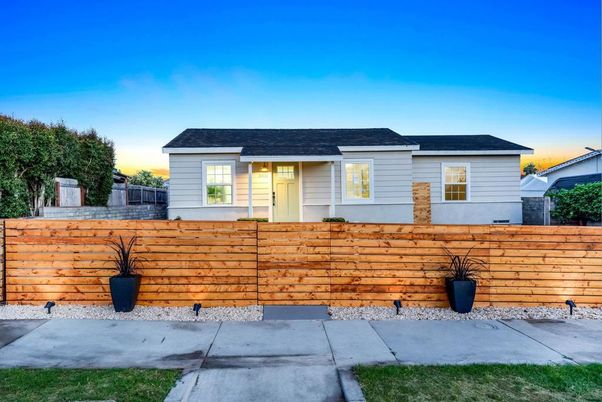 Exterior, Facade, Ranch