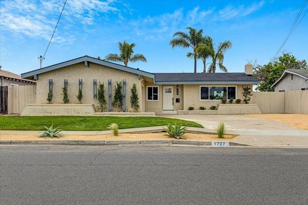 Exterior, Facade, Ranch
